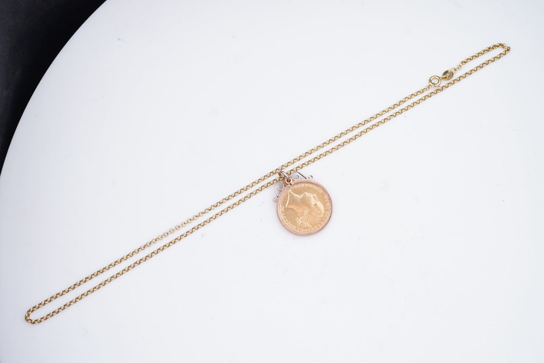 A Victorian gold sovereign pendant